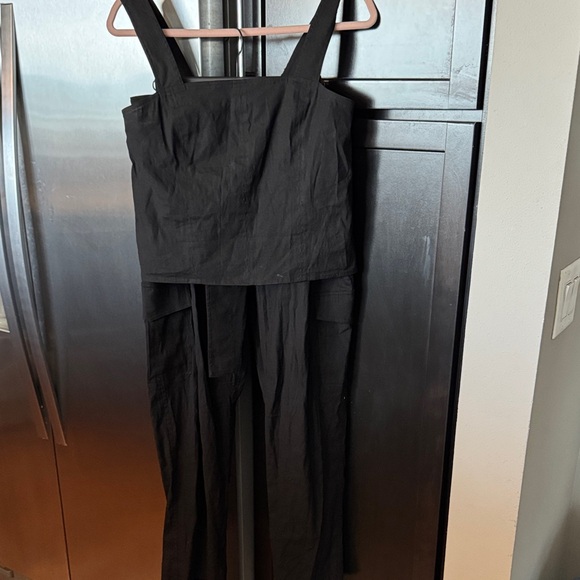 Vince Black Sleeveless Top and Matching Cargo Pants Set - Picture 1 of 7
